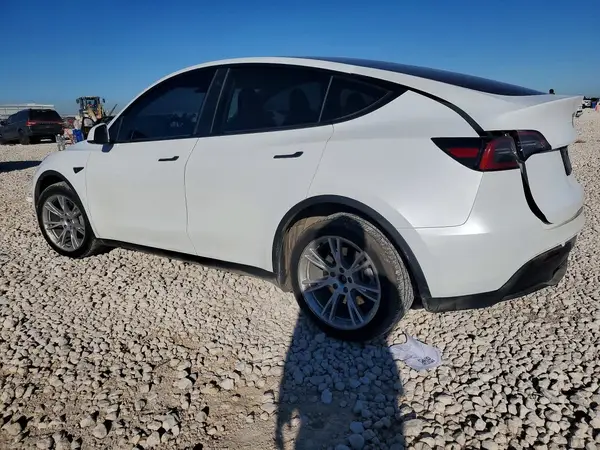 7SAYGDEEXPA056047 2023 TESLA MODEL Y - Image 2