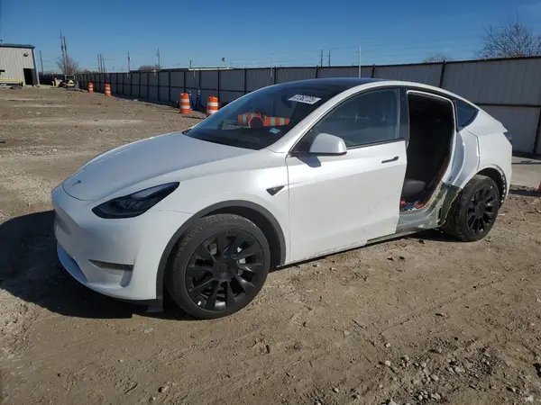 7SAYGDEEXPA060082 2023 TESLA MODEL Y - Image 1