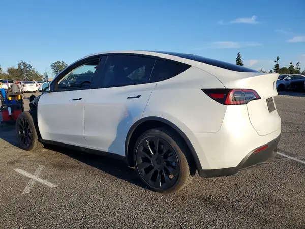 7SAYGDEEXPA061684 2023 TESLA MODEL Y - Image 2