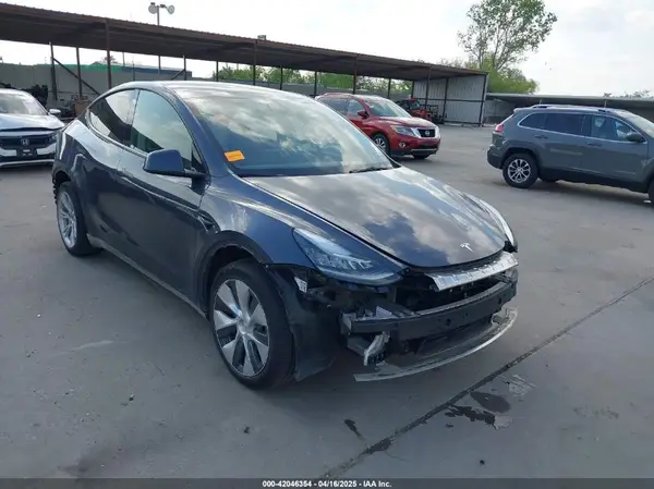 7SAYGDEEXPA078629 2023 TESLA MODEL Y - Image 1