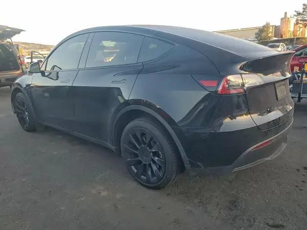 7SAYGDEEXPA078694 2023 TESLA MODEL Y - Image 2