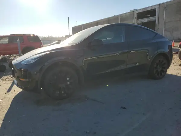 7SAYGDEEXPA078937 2023 TESLA MODEL Y - Image 1