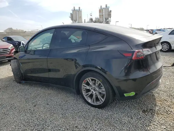7SAYGDEEXPA085421 2023 TESLA MODEL Y - Image 2