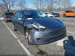 7SAYGDEEXPA090215 2023 TESLA MODEL Y