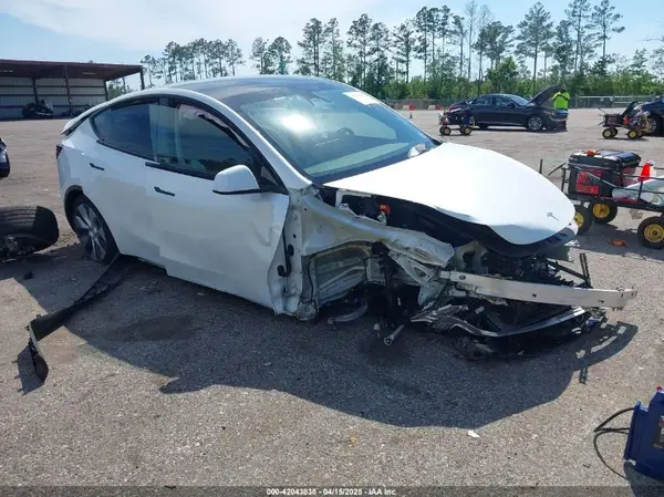 7SAYGDEEXPA093759 2023 TESLA MODEL Y - Image 1