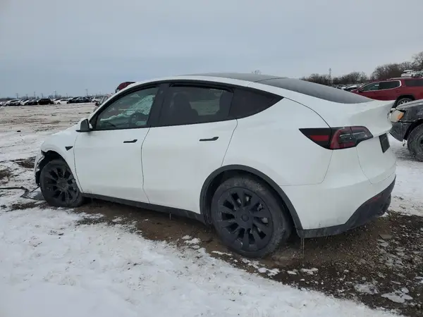 7SAYGDEEXPA098797 2023 TESLA MODEL Y - Image 2