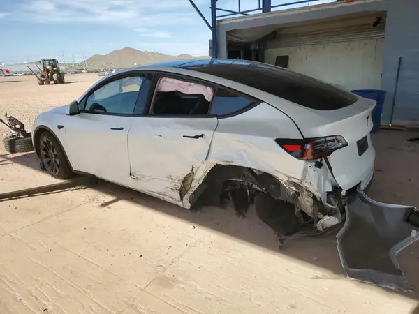 7SAYGDEEXPA098847 2023 TESLA MODEL Y - Image 2
