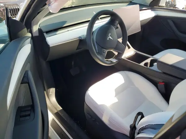 7SAYGDEEXPA100712 2023 TESLA MODEL Y - Image 8