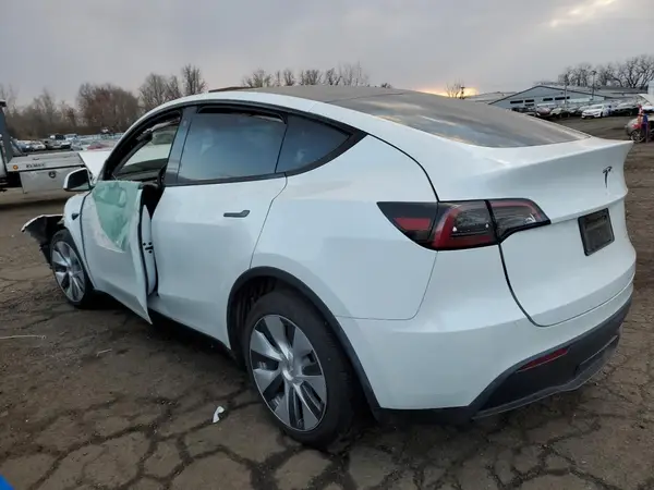 7SAYGDEEXPA101696 2023 TESLA MODEL Y - Image 2