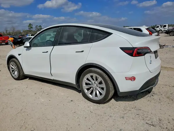 7SAYGDEEXPA102184 2023 TESLA MODEL Y - Image 2