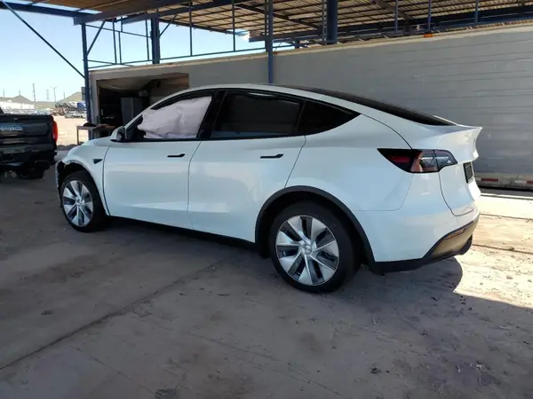 7SAYGDEEXPA107384 2023 TESLA MODEL Y - Image 2