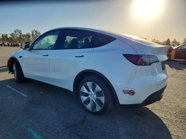 7SAYGDEEXPA111676 2023 TESLA MODEL Y - Image 2