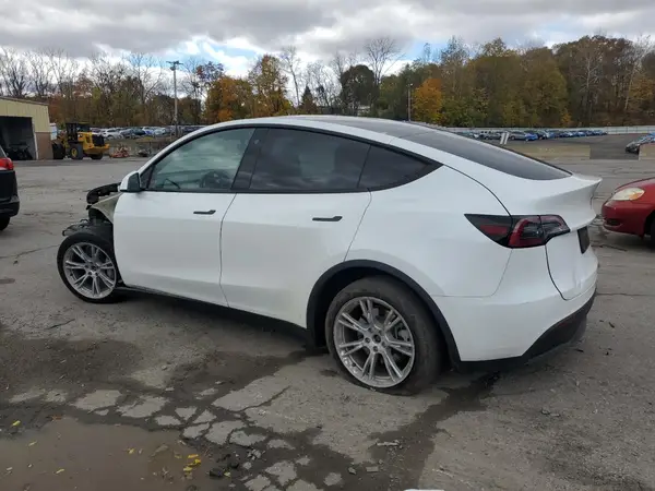 7SAYGDEEXPA117686 2023 TESLA MODEL Y - Image 2