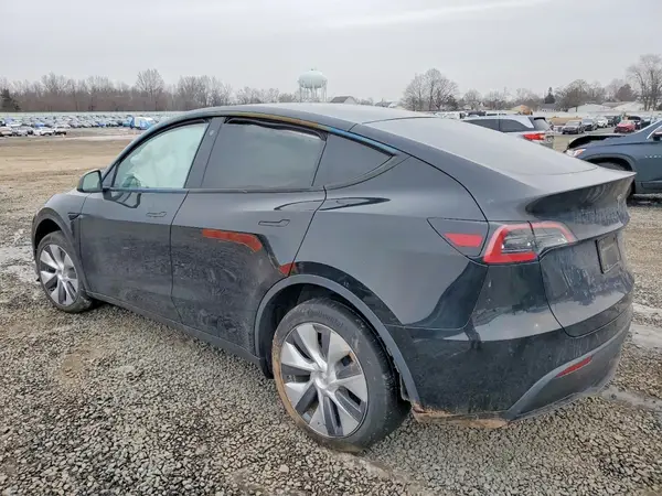 7SAYGDEEXPA119065 2023 TESLA MODEL Y - Image 2
