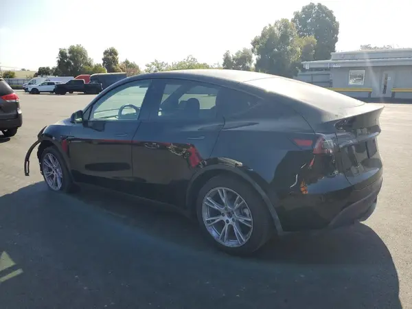 7SAYGDEEXPA122774 2023 TESLA MODEL Y - Image 2