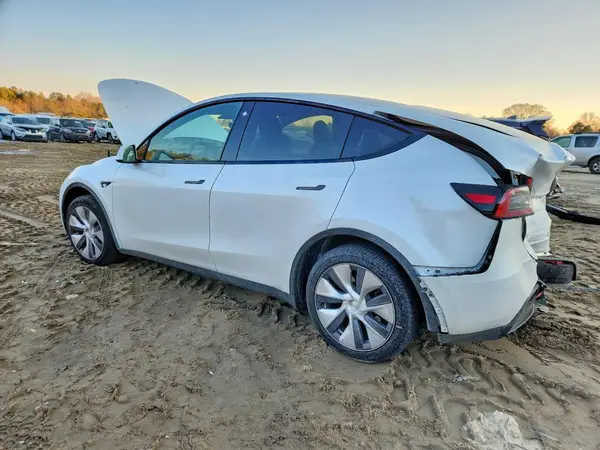 7SAYGDEEXPA128638 2023 TESLA MODEL Y - Image 2