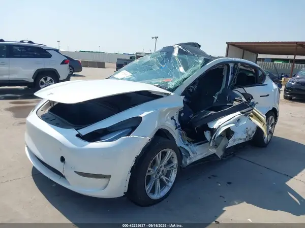 7SAYGDEEXPA146931 2023 TESLA MODEL Y - Image 2