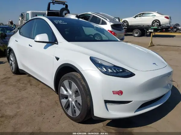 7SAYGDEEXPA150557 2023 TESLA MODEL Y - Image 1