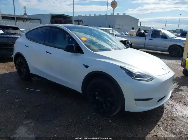 7SAYGDEEXPA163535 2023 TESLA MODEL Y - Image 1
