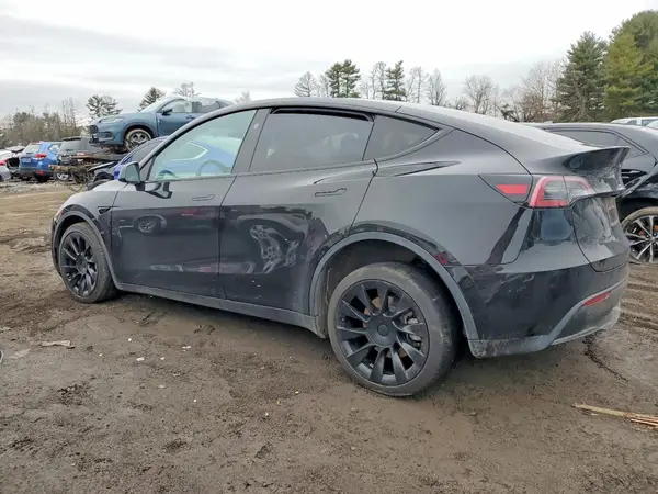 7SAYGDEEXPA163924 2023 TESLA MODEL Y - Image 2