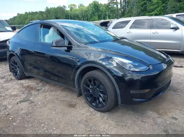 7SAYGDEEXPA177645 2023 TESLA MODEL Y - Image 1