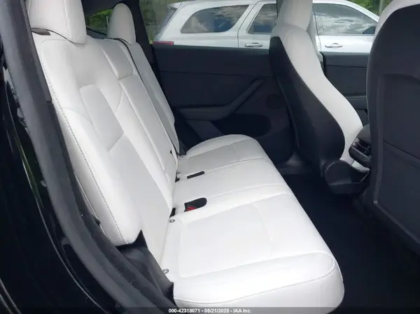 7SAYGDEEXPA177645 2023 TESLA MODEL Y - Image 8