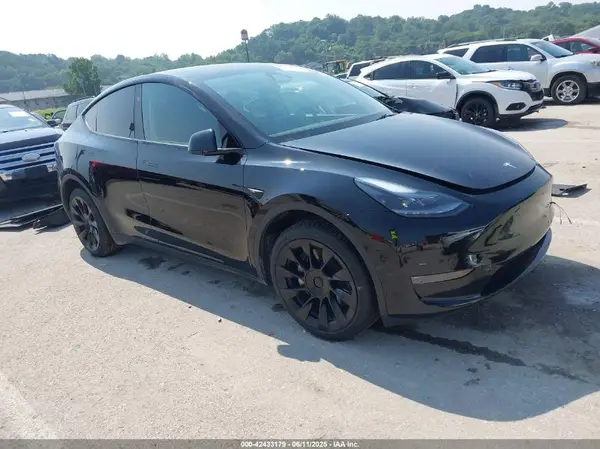 7SAYGDEEXPA179735 2023 TESLA MODEL Y - Image 1