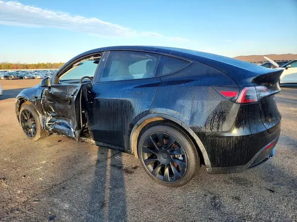 7SAYGDEEXPA183803 2023 TESLA MODEL Y - Image 2