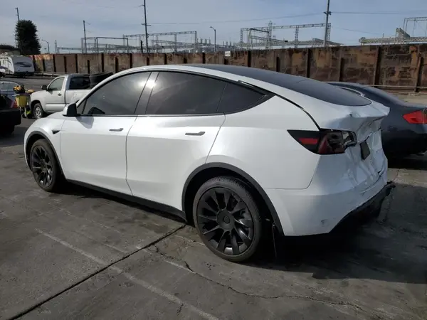 7SAYGDEEXPA193960 2023 TESLA MODEL Y - Image 2