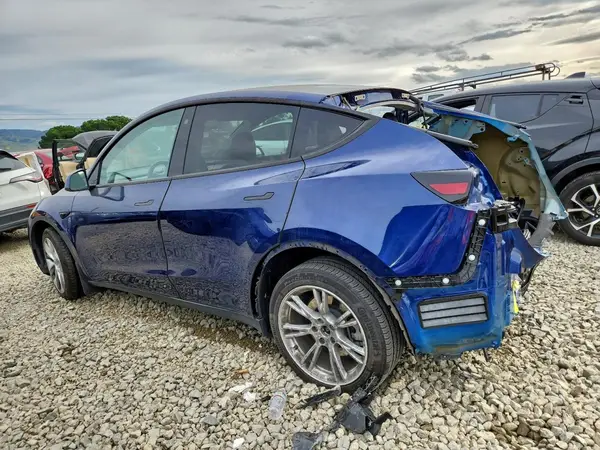 7SAYGDEEXPF588577 2023 TESLA MODEL Y - Image 2