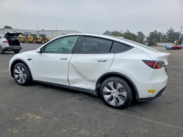 7SAYGDEEXPF590023 2023 TESLA MODEL Y - Image 2