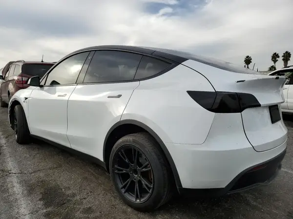 7SAYGDEEXPF605779 2023 TESLA MODEL Y - Image 2