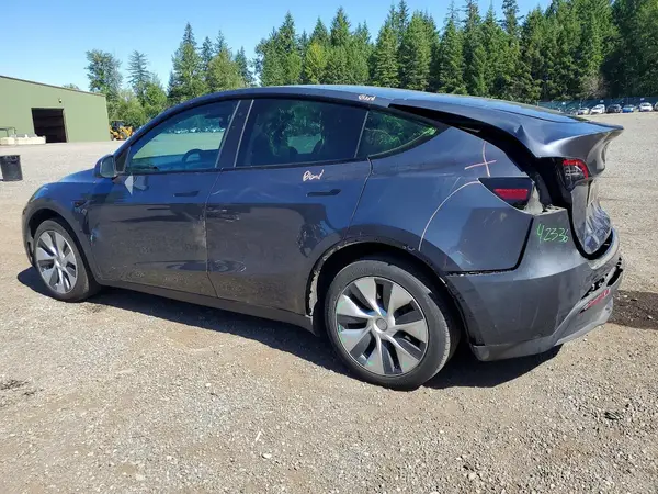 7SAYGDEEXPF607774 2023 TESLA MODEL Y - Image 2