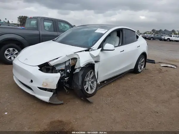 7SAYGDEEXPF607886 2023 TESLA MODEL Y - Image 2