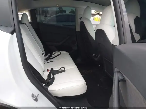 7SAYGDEEXPF607886 2023 TESLA MODEL Y - Image 8
