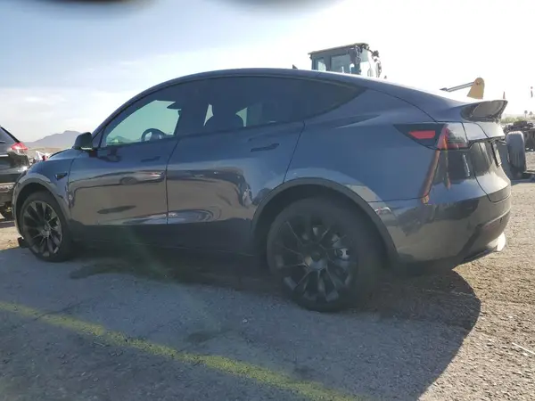 7SAYGDEEXPF609525 2023 TESLA MODEL Y - Image 2