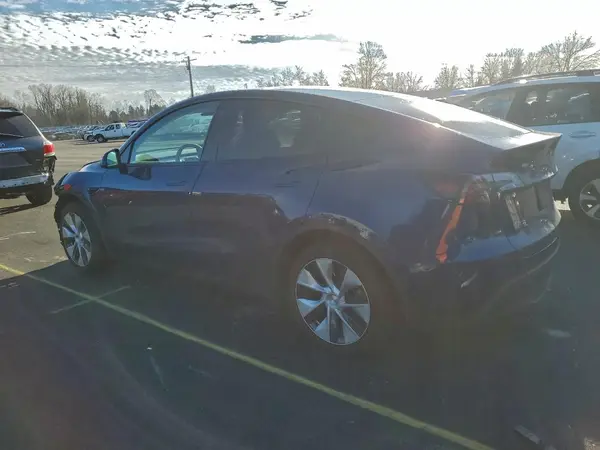 7SAYGDEEXPF609556 2023 TESLA MODEL Y - Image 2