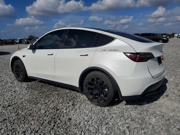 7SAYGDEEXPF611307 2023 TESLA MODEL Y - Image 2