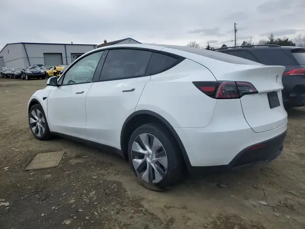 7SAYGDEEXPF615731 2023 TESLA MODEL Y - Image 2