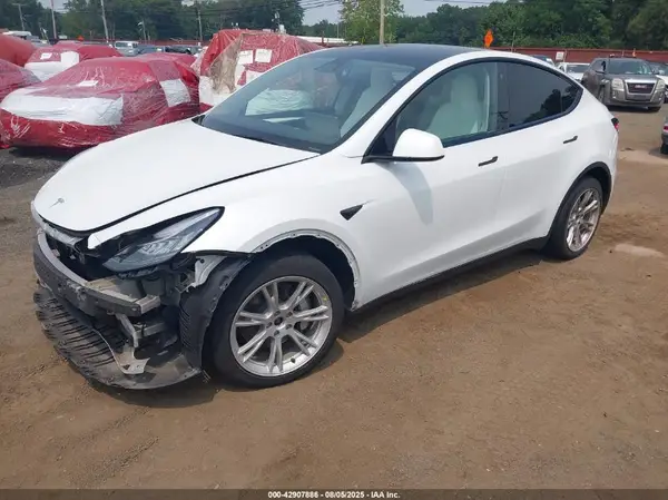 7SAYGDEEXPF617236 2023 TESLA MODEL Y - Image 2