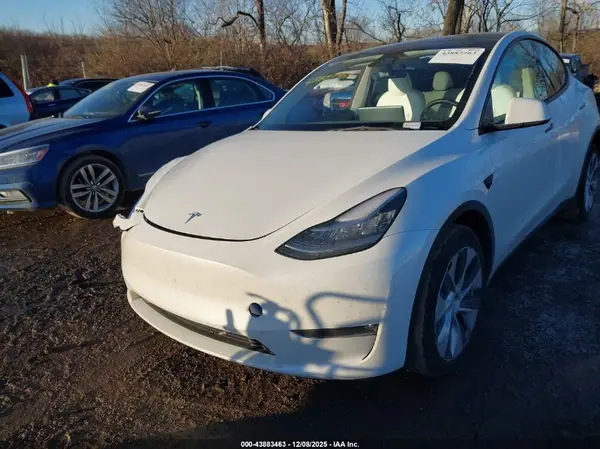 7SAYGDEEXPF618404 2023 TESLA MODEL Y - Image 2