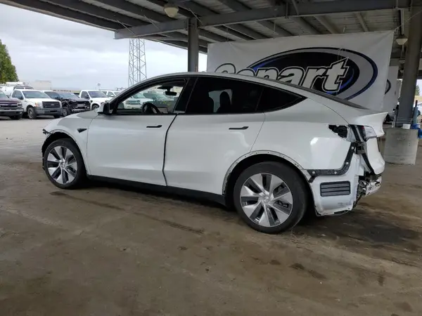7SAYGDEEXPF619004 2023 TESLA MODEL Y - Image 2