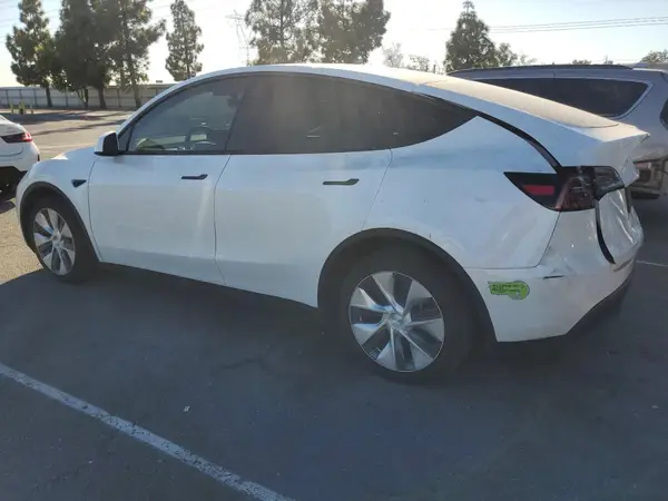 7SAYGDEEXPF622551 2023 TESLA MODEL Y - Image 2