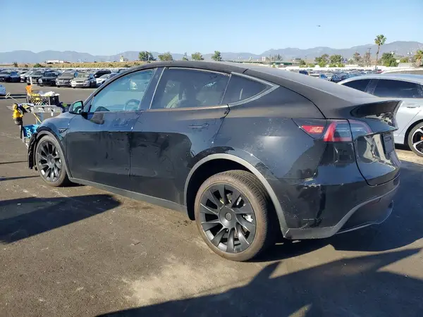 7SAYGDEEXPF624266 2023 TESLA MODEL Y - Image 2