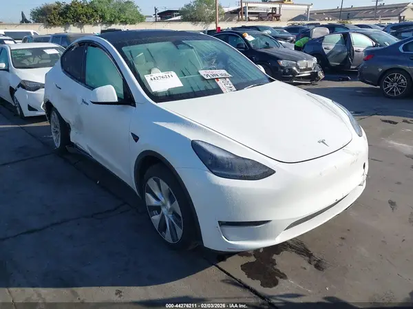 7SAYGDEEXPF624848 2023 TESLA MODEL Y - Image 1