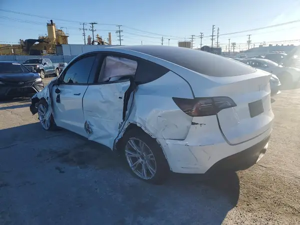 7SAYGDEEXPF631864 2023 TESLA MODEL Y - Image 2