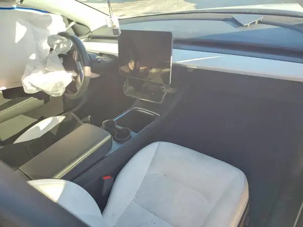 7SAYGDEEXPF631864 2023 TESLA MODEL Y - Image 8