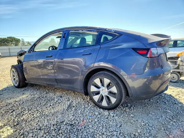 7SAYGDEEXPF634568 2023 TESLA MODEL Y - Image 2