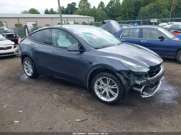 7SAYGDEEXPF637342 2023 TESLA MODEL Y - Image 1