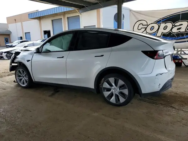 7SAYGDEEXPF638958 2023 TESLA MODEL Y - Image 2